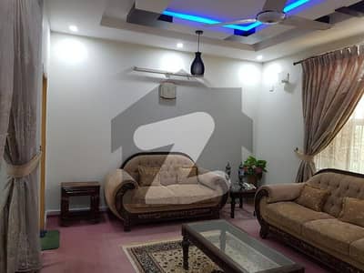 چک شہزاد اسلام آباد میں 4 کمروں کا 9 مرلہ مکان 4.3 کروڑ میں برائے فروخت۔