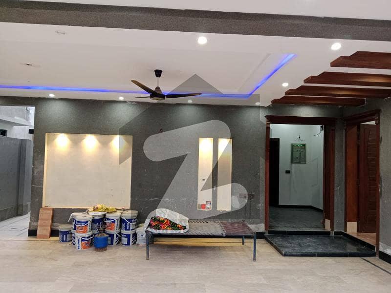 ایل ڈی اے ایوینیو لاہور میں 6 کمروں کا 1 کنال مکان 3.9 کروڑ میں برائے فروخت۔