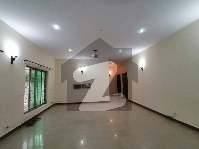 ڈی ایچ اے فیز 1 ڈیفنس (ڈی ایچ اے),لاہور میں 3 کمروں کا 1 کنال مکان 1.2 لاکھ میں کرایہ پر دستیاب ہے۔