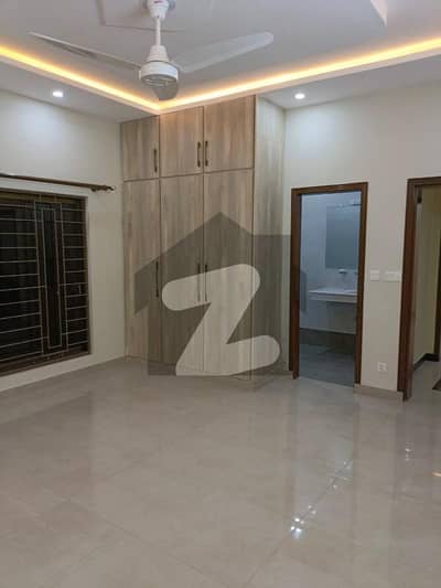 1 KANAL SUPERB LOCATION HOUSE AVAILABLE FOR RENT IN NASHEMAN-E-IQBAL PHASE 1