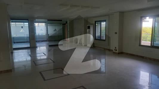 بلیو ایریا اسلام آباد میں 4 کمروں کا 14 مرلہ دفتر 7.0 لاکھ میں کرایہ پر دستیاب ہے۔