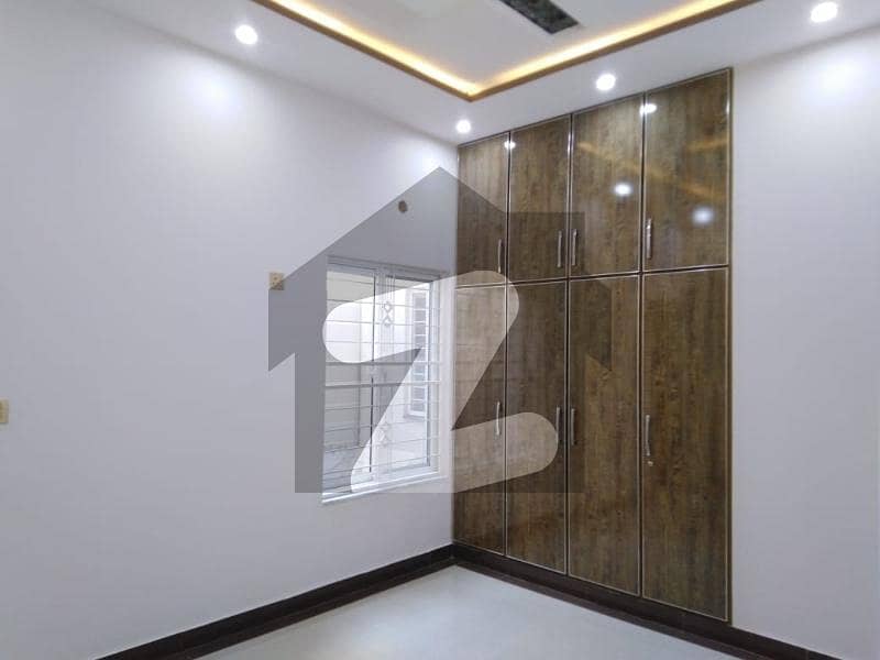 ایل ڈی اے ایوینیو ۔ بلاک سی ایل ڈی اے ایوینیو,لاہور میں 5 کمروں کا 10 مرلہ مکان 1.1 لاکھ میں کرایہ پر دستیاب ہے۔