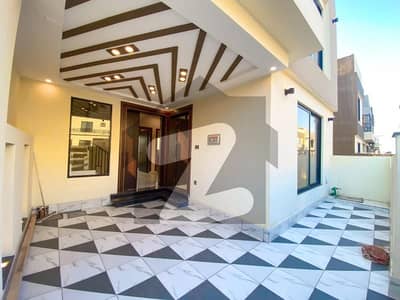 بحریہ ٹاؤن فیز 8 بحریہ ٹاؤن راولپنڈی,راولپنڈی میں 3 کمروں کا 5 مرلہ مکان 1.9 کروڑ میں برائے فروخت۔