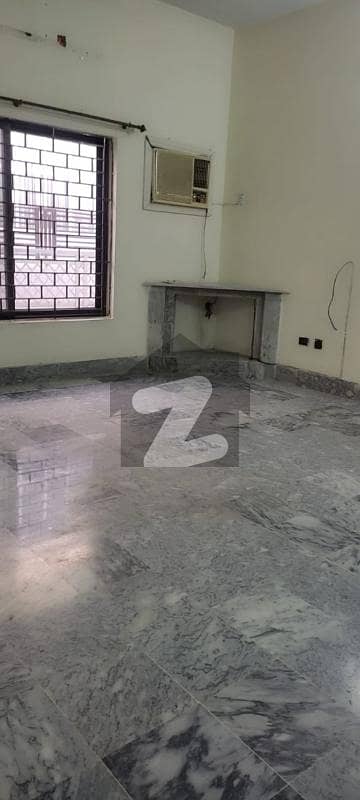 ایف ۔ 11 اسلام آباد میں 4 کمروں کا 16 مرلہ مکان 13.5 کروڑ میں برائے فروخت۔