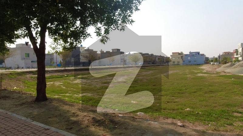 لیک سٹی ۔ سیکٹر ایم ۔ 3 لیک سٹی,رائیونڈ روڈ,لاہور میں 1 کنال رہائشی پلاٹ 2.8 کروڑ میں برائے فروخت۔