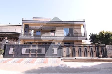 A Beautiful 1 Kanal Designer House For Sale