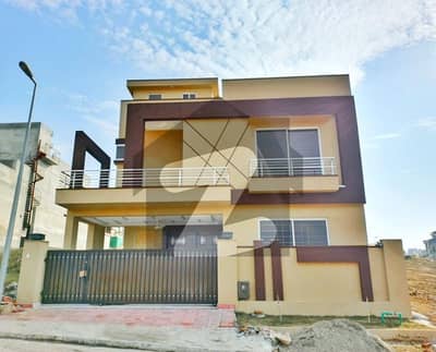 10 Marla Slightly Use House Available For Rent