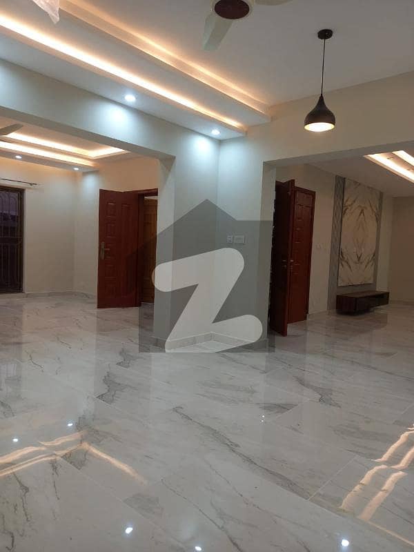 عسکری 10 - سیکٹر ایس عسکری 10,عسکری,لاہور میں 5 کمروں کا 15 مرلہ مکان 2.1 لاکھ میں کرایہ پر دستیاب ہے۔