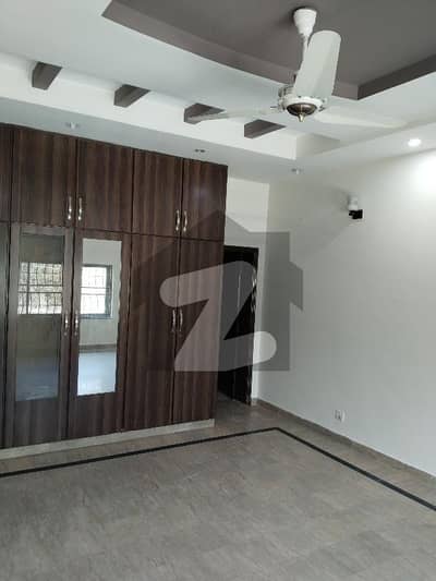 5 Beds Attached Bathroom TV Lounge Double Kitchen Drawing Room Marble Floor Servant Quarter