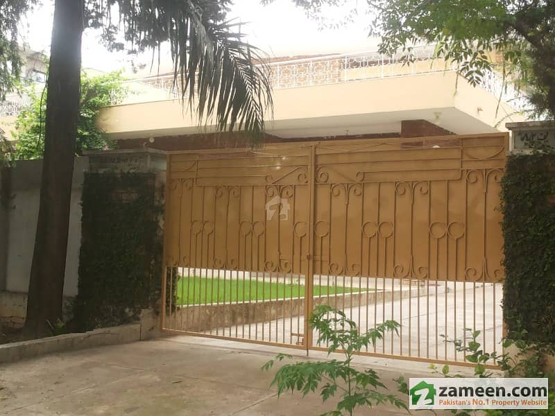 Prime Location House (1000 Square Yards) For Sale In F-8