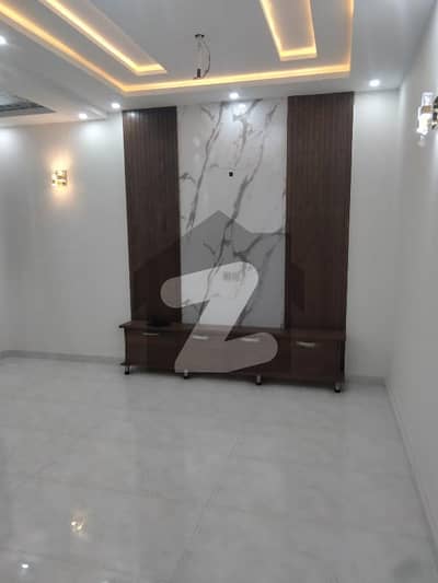 ویلینشیاء ہاؤسنگ سوسائٹی لاہور میں 5 کمروں کا 5 مرلہ مکان 2.8 کروڑ میں برائے فروخت۔