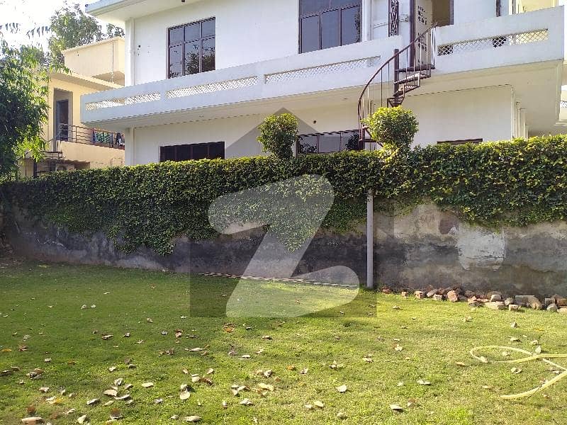 ایف ۔ 11 اسلام آباد میں 6 کمروں کا 1 کنال مکان 4.7 لاکھ میں کرایہ پر دستیاب ہے۔