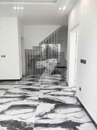 بحریہ انکلیو بحریہ ٹاؤن,اسلام آباد میں 5 کمروں کا 10 مرلہ مکان 1.35 لاکھ میں کرایہ پر دستیاب ہے۔