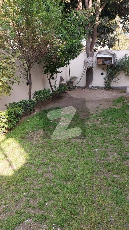 ای ایم ای سوسائٹی لاہور میں 5 کمروں کا 1 کنال مکان 9.0 کروڑ میں برائے فروخت۔