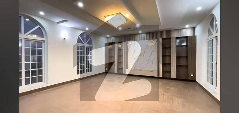 One Kanal Lower Portion For Rent In Phase 4 Block DD DHA Lahore
