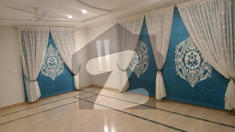 2-Kanal Luxurious Beautiful Bungalow for Sale at the Finest Location of DHA Phase 3
