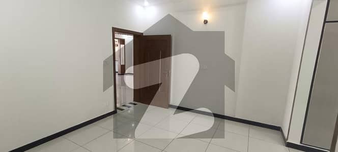 جناح گارڈنز فیز 1 جناح گارڈنز,ایف ای سی ایچ ایس,اسلام آباد میں 5 کمروں کا 7 مرلہ مکان 3.15 کروڑ میں برائے فروخت۔