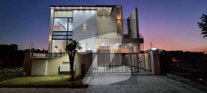 Exclusive Living In Overseas 6: 10 Marla Luxury House With 5 Bedrooms