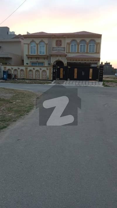 خیابانِ امین لاہور میں 5 کمروں کا 1 کنال مکان 1.9 لاکھ میں کرایہ پر دستیاب ہے۔
