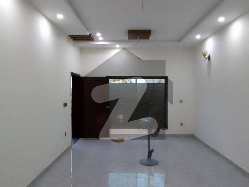 ایل ڈی اے ایوینیو ۔ بلاک جے ایل ڈی اے ایوینیو,لاہور میں 6 کمروں کا 10 مرلہ مکان 2.7 کروڑ میں برائے فروخت۔