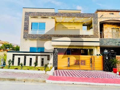 بحریہ ٹاؤن فیز 8 بحریہ ٹاؤن راولپنڈی,راولپنڈی میں 5 کمروں کا 10 مرلہ مکان 4.55 کروڑ میں برائے فروخت۔