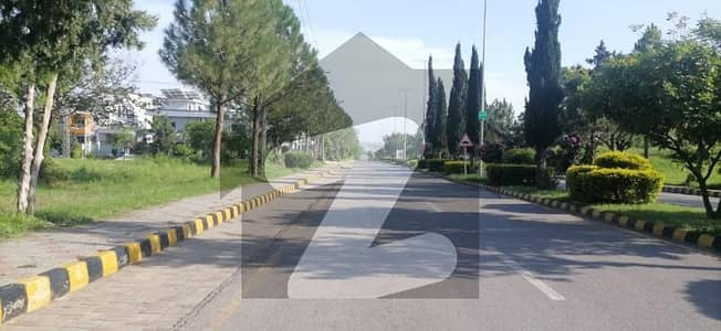 In 
Royal City
 5 Marla Residential Plot For Sale