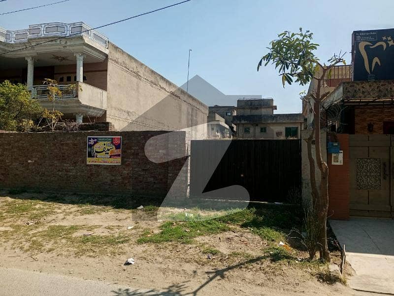 جوہر ٹاؤن فیز 1 جوہر ٹاؤن,لاہور میں 1 کنال کمرشل پلاٹ 9.5 کروڑ میں برائے فروخت۔