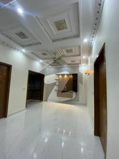 بینکرز کوآپریٹو ہاؤسنگ سوسائٹی لاہور میں 3 کمروں کا 5 مرلہ مکان 2.55 کروڑ میں برائے فروخت۔