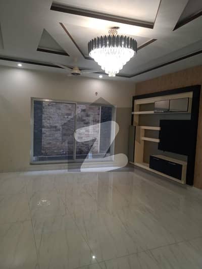 واپڈا ٹاؤن لاہور میں 6 کمروں کا 1 کنال مکان 8.8 کروڑ میں برائے فروخت۔