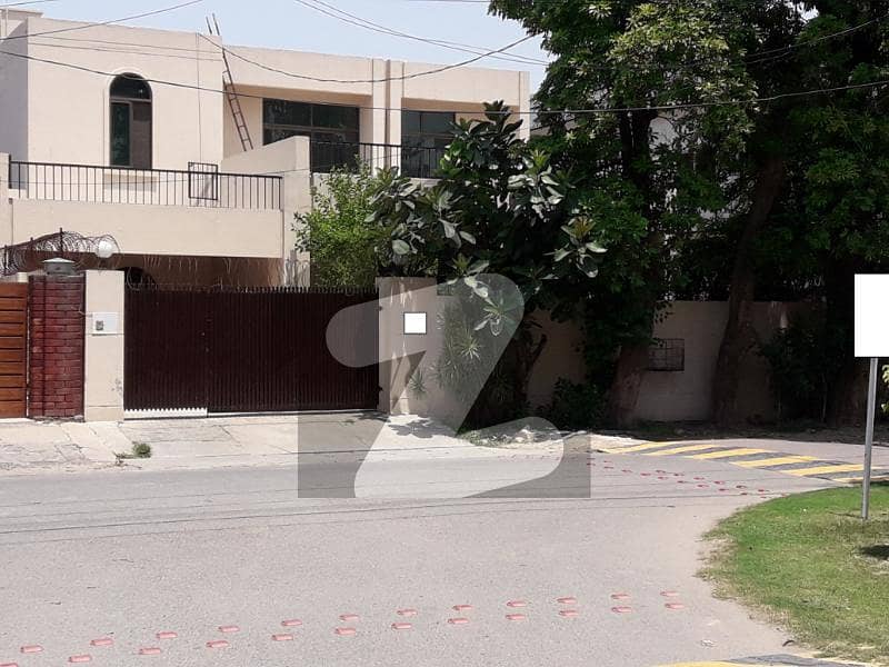 ڈی ایچ اے ڈیفینس لاہور میں 5 کمروں کا 1 کنال مکان 4.75 کروڑ میں برائے فروخت۔