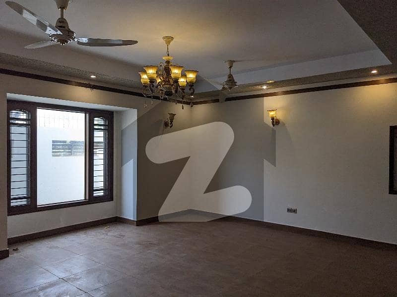 ڈی ایچ اے فیز 7 ڈی ایچ اے ڈیفینس,کراچی میں 5 کمروں کا 12 مرلہ مکان 8.1 کروڑ میں برائے فروخت۔