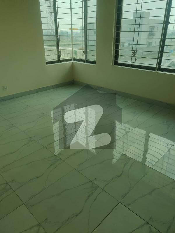 1 Kanal Beautiful house availabel rent in Phase 8 - Block V, Dha Defence