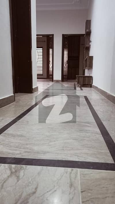 ایجوکیشن ٹاؤن لاہور میں 8 کمروں کا 10 مرلہ مکان 2.6 کروڑ میں برائے فروخت۔
