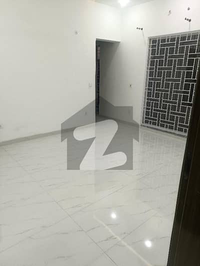 ای ایم ای سوسائٹی ۔ بلاک ڈی ای ایم ای سوسائٹی,لاہور میں 3 کمروں کا 1 کنال بالائی پورشن 80.0 ہزار میں کرایہ پر دستیاب ہے۔