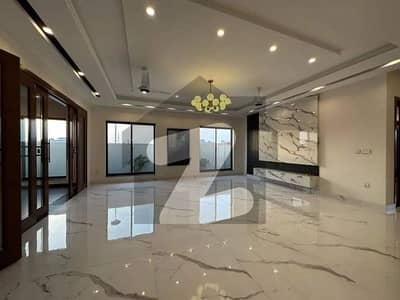 پیراڈائیز ویلی فیصل آباد میں 5 کمروں کا 1 کنال مکان 11.0 کروڑ میں برائے فروخت۔