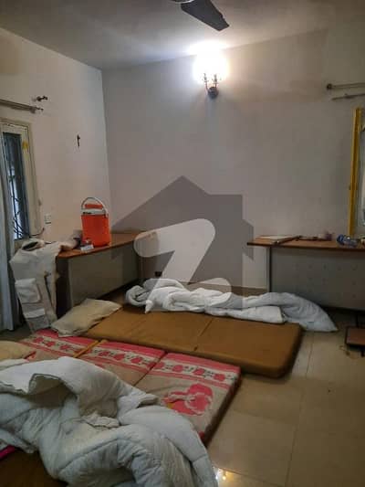 ٹیپو سلطان روڈ کراچی میں 3 کمروں کا 1 کنال مکان 3.25 لاکھ میں کرایہ پر دستیاب ہے۔
