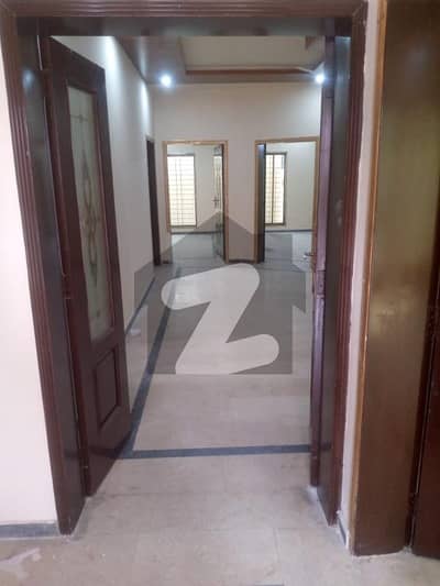 فارمانئیٹس ہاؤسنگ سکیم لاہور میں 6 کمروں کا 10 مرلہ مکان 1.15 لاکھ میں کرایہ پر دستیاب ہے۔
