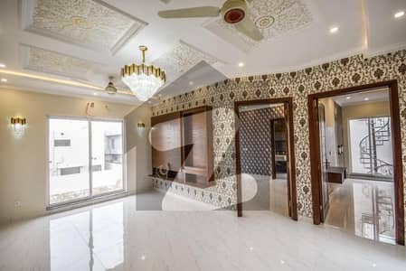 مین بلیوارڈ ڈی ایچ اے ڈیفینس ڈی ایچ اے ڈیفینس,لاہور میں 4 کمروں کا 8 مرلہ مکان 1.9 کروڑ میں برائے فروخت۔