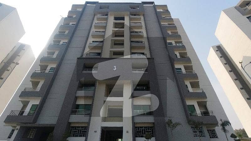 Prime Location 10 Marla Flat For rent In Lahore