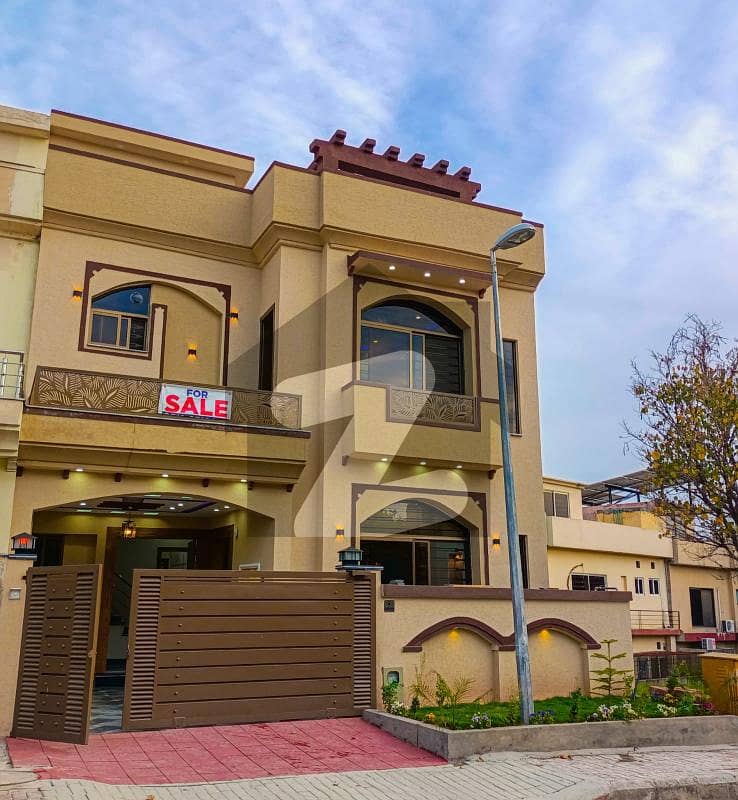 5 Marla House Available In Bahria Town Phase 8 For sale