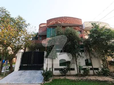 Corner 10 Marla House For sale In The Perfect Location Of Wapda Town Phase 1 - Block K2