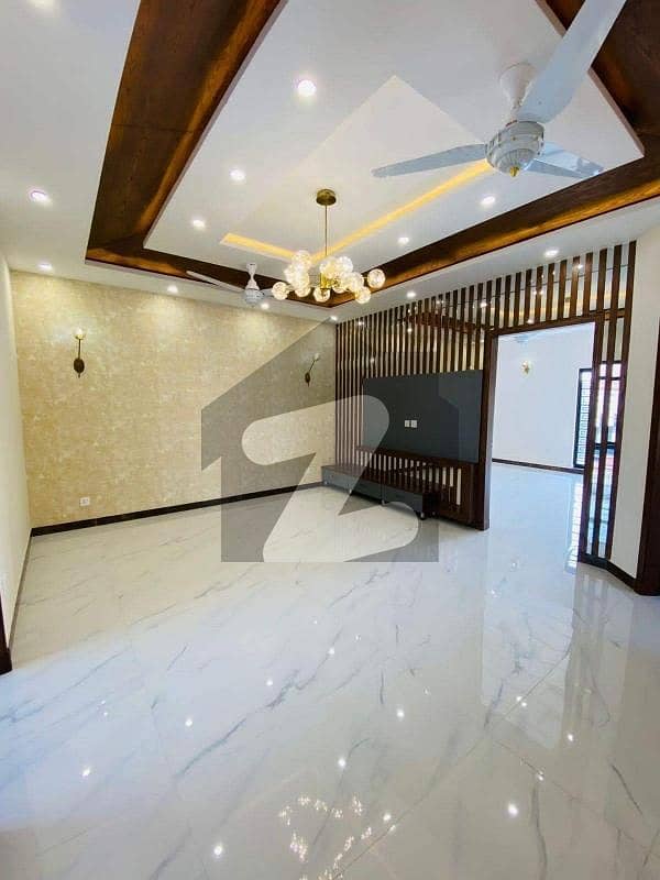 10 Marla luxury upper Portion For rent Original pictures attached