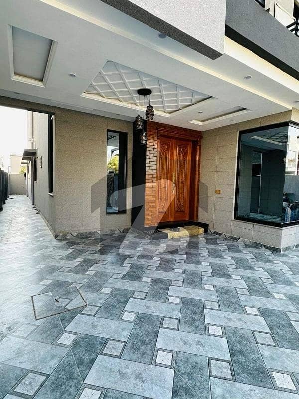10 Marla Used House for Sale Available in Valencia Town Lahore