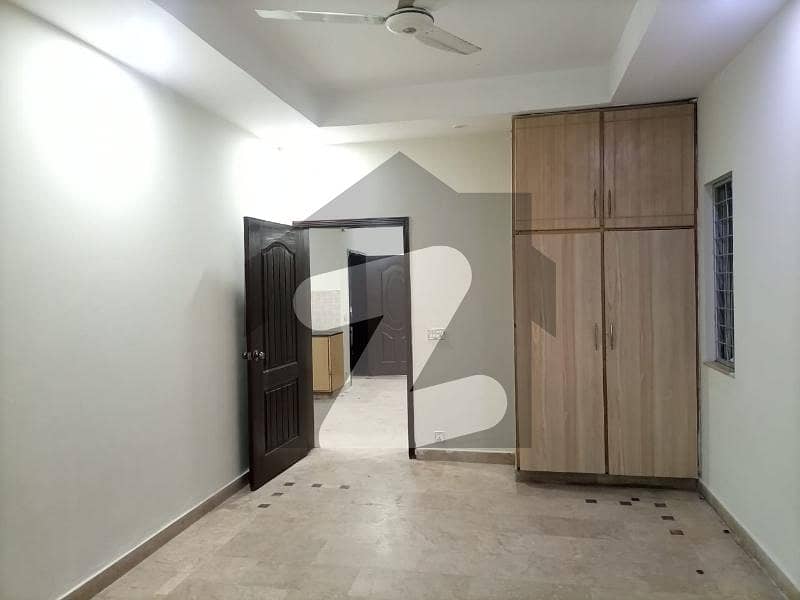 4 Marla Commercial Flat For Rent In Paragon City