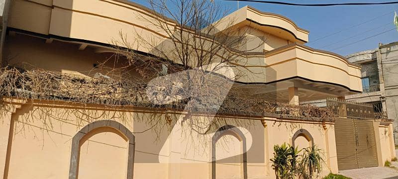 گلشنِ اقبال راولپنڈی میں 4 کمروں کا 10 مرلہ مکان 1.7 کروڑ میں برائے فروخت۔
