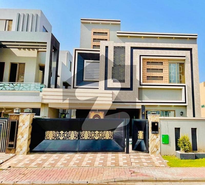 بحریہ ٹاؤن سیکٹر سی بحریہ ٹاؤن,لاہور میں 5 کمروں کا 10 مرلہ مکان 2.95 کروڑ میں برائے فروخت۔