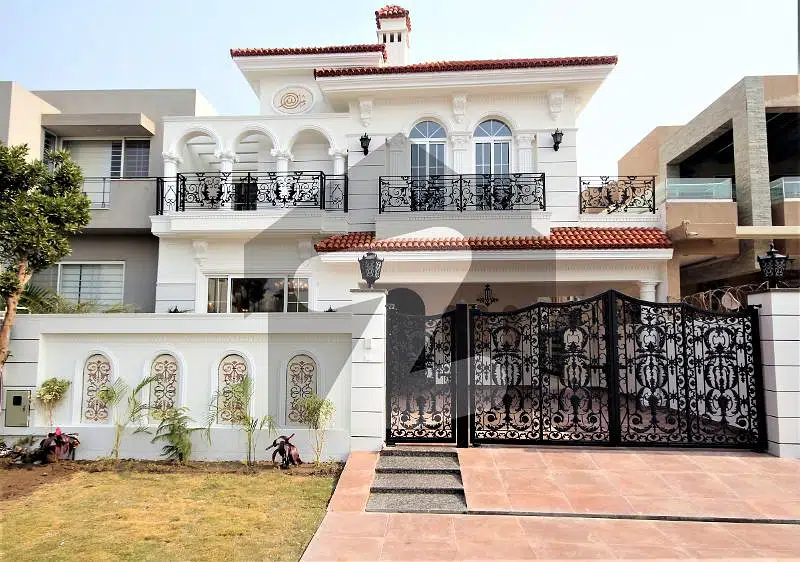 10 MARLA GLORIOUS & IMPECCABLE HOUSE FOR SALE IN DHA PHASE 8