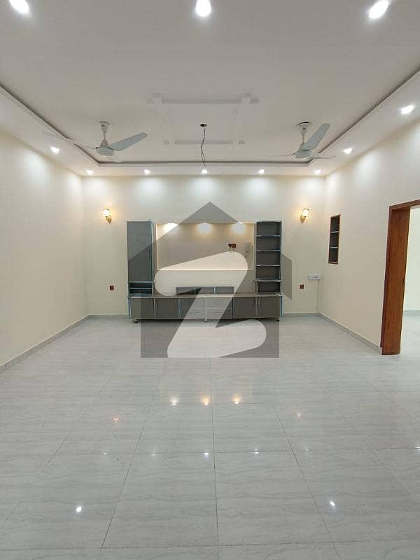 بحریہ ٹاؤن لاہور میں 4 کمروں کا 10 مرلہ بالائی پورشن 48.0 ہزار میں کرایہ پر دستیاب ہے۔