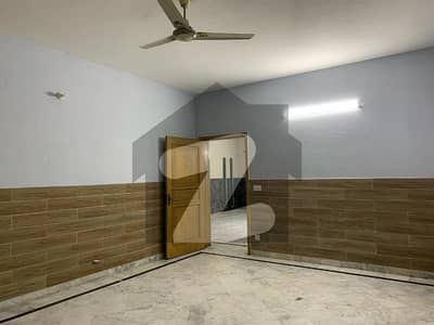 این ایف سی 1 - بلاک ڈی (ایس ای) این ایف سی 1,لاہور میں 3 کمروں کا 2 کنال بالائی پورشن 90.0 ہزار میں کرایہ پر دستیاب ہے۔