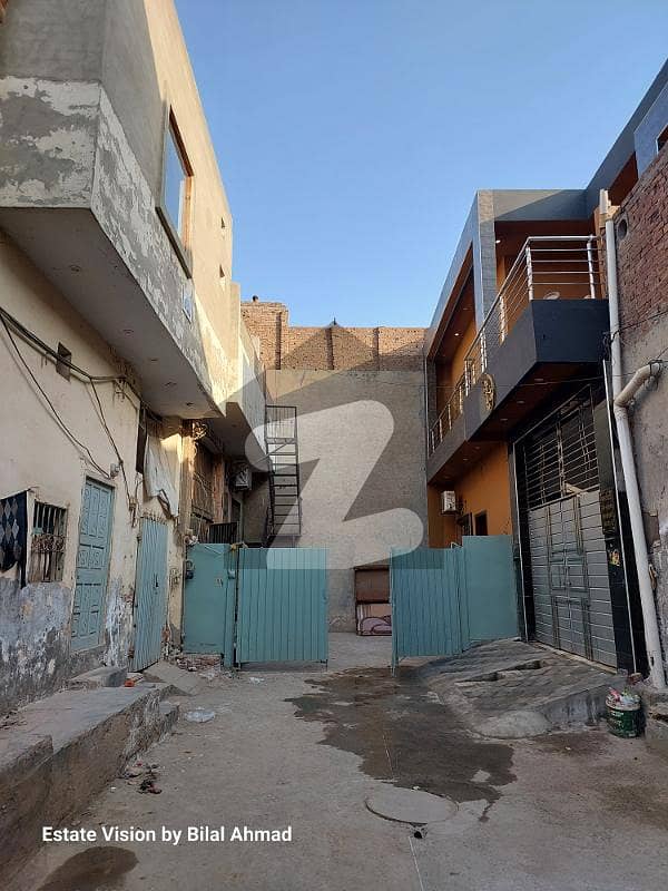 مدینہ ٹاؤن فیصل آباد میں 4 کمروں کا 3 مرلہ مکان 22.0 ہزار میں کرایہ پر دستیاب ہے۔